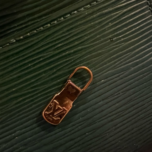 Louis Vuitton womens bifold green Epi leather Sarah wallet - Picture 13 of 14